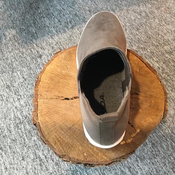 Diana-G. Gray sneakers by Soda - Picture 7 of 8